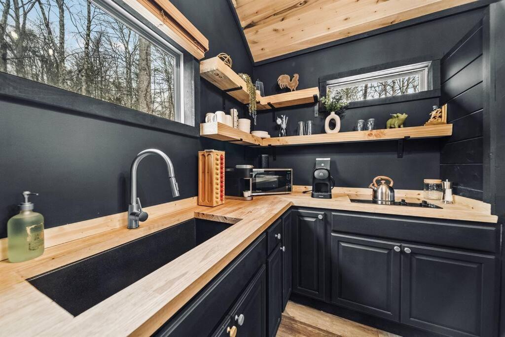 Honeymoon Couples Cabin Secluded, Hot Tub, Views Sevierville Exterior photo
